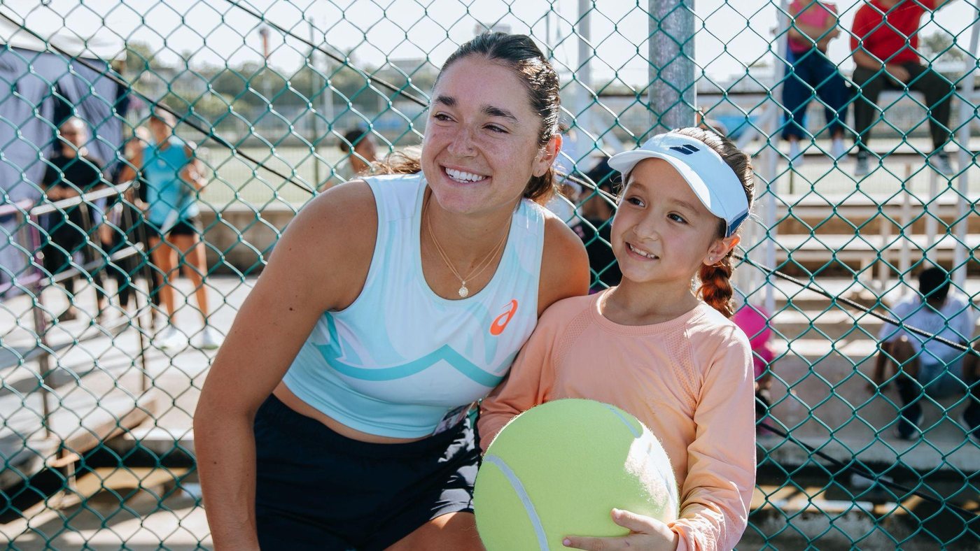 Programa infantil de tenis en cancha