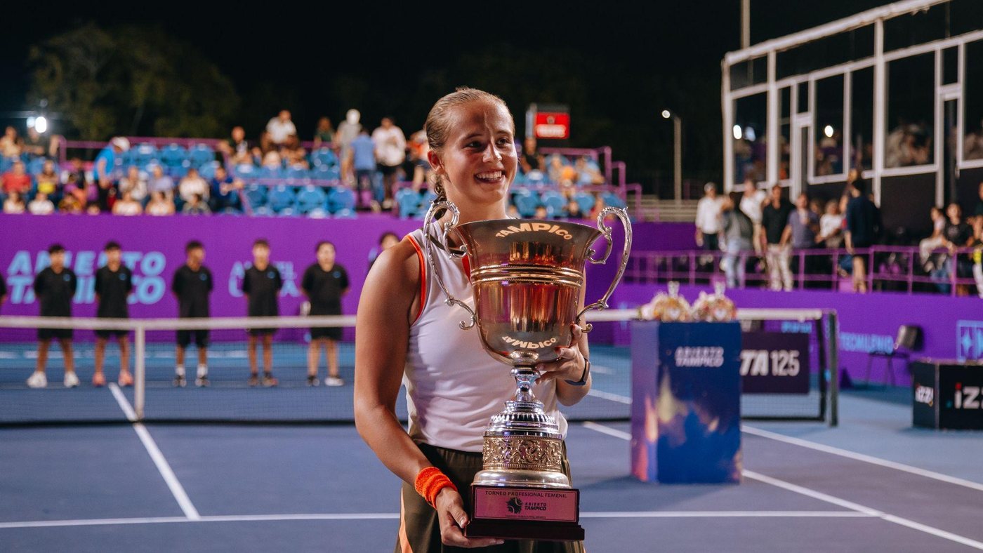 Cancha central del Abierto Tampico con el público lleno
